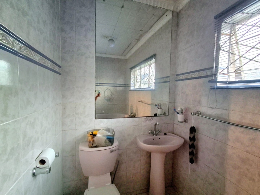 5 Bedroom Property for Sale in Summerpride Eastern Cape